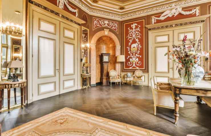 Reggia Versailles igiene lusso sporcizia abitudini nobili
